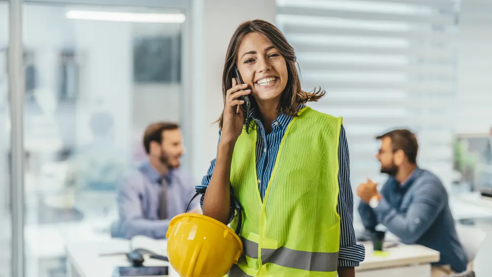 Técnica de segurança do trabalho em atendimento a uma empresa cliente